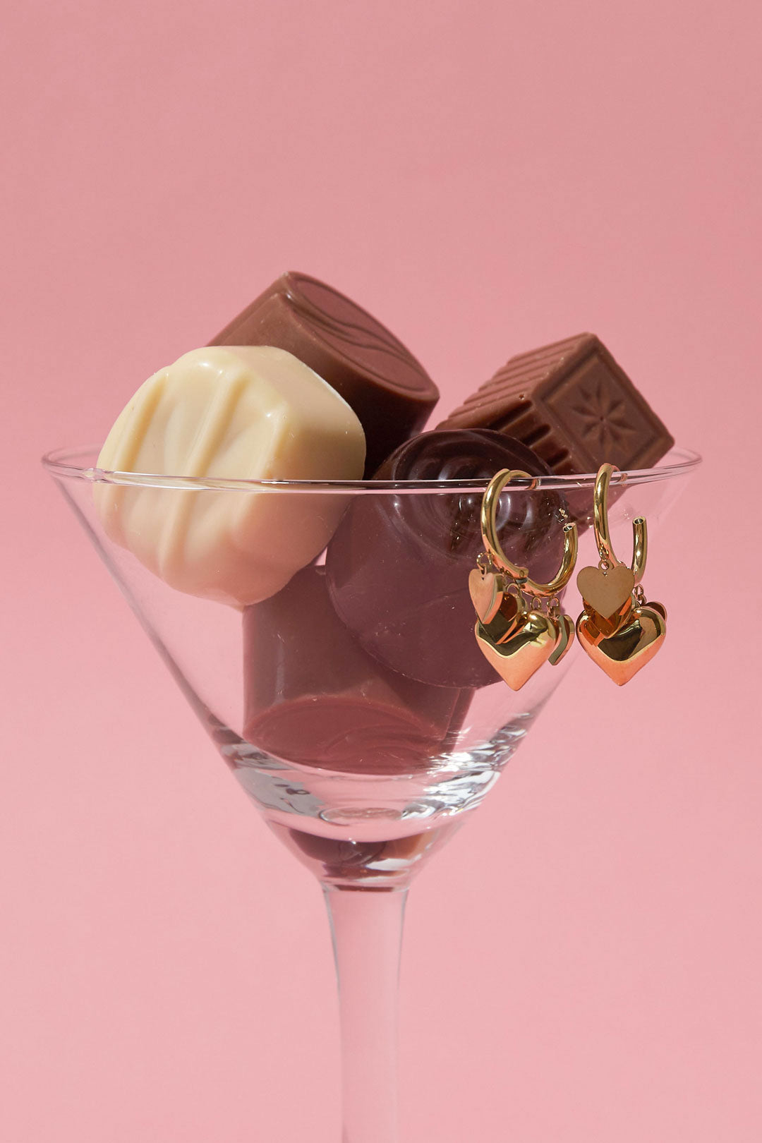 Earrings with different sizes of heart pendants